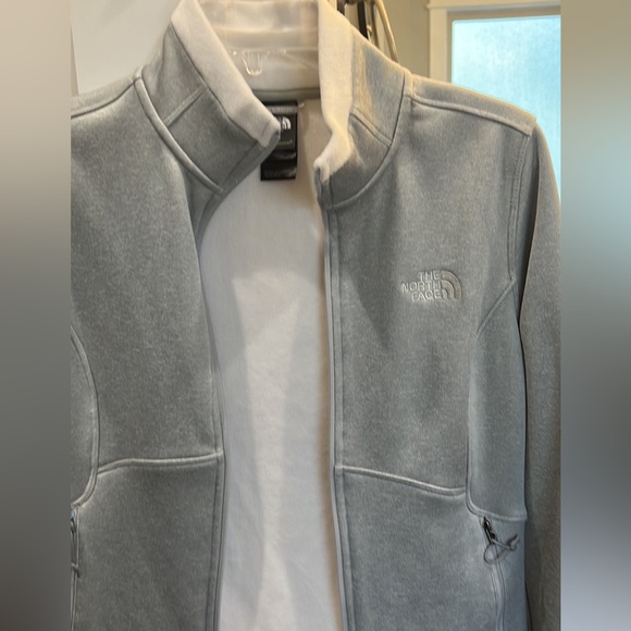 Womens Light Grey NorthFace lightweight jacket Sz Med - Picture 1 of 9